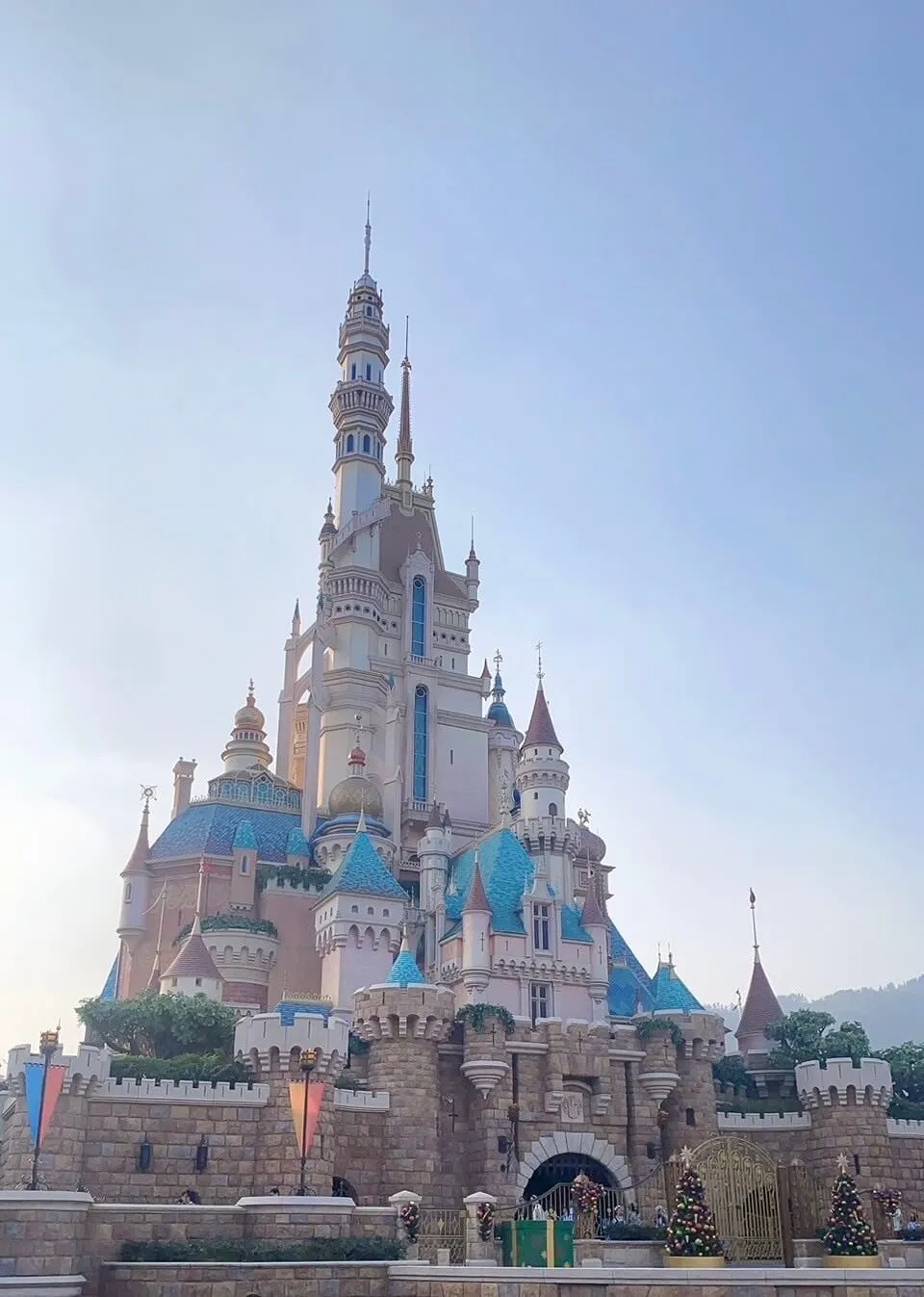 香港ディズニーランドの城は何?名前と由来